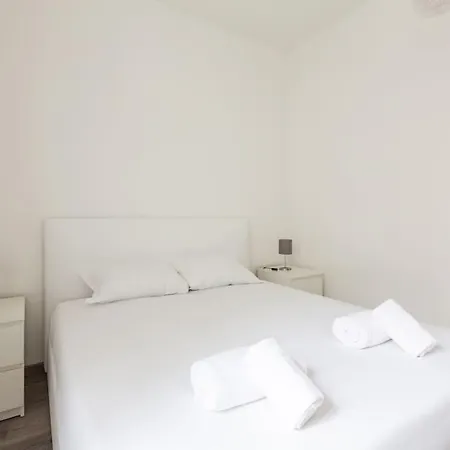Large Close To Metro Apartman *