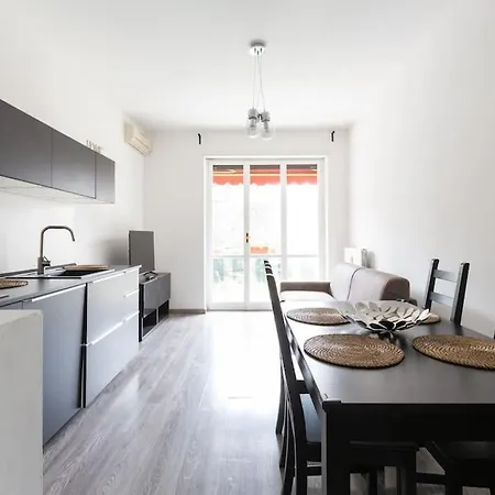 Apartman Large Close To Metro Milánó